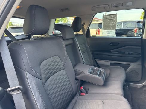 Used 2024 Nissan Pathfinder SV AWD/4WD image 27