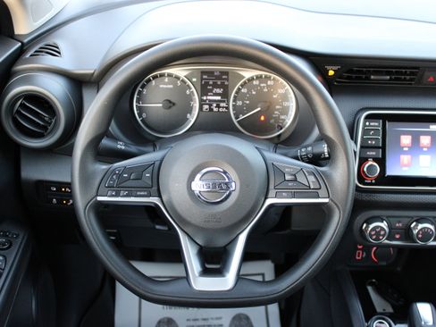 Used 2021 Nissan Kicks S image 20
