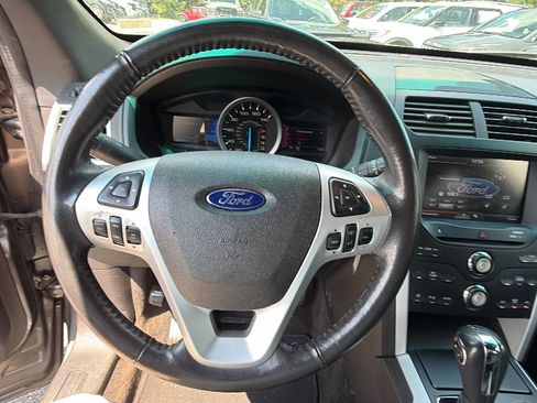 Used 2013 Ford Explorer XLT FWD image 30