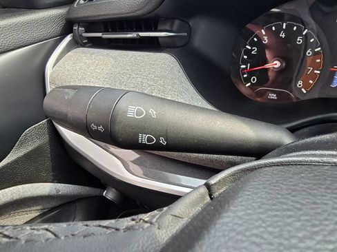 Used 2023 Jeep Compass Latitude AWD/4WD image 18