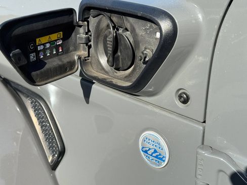 Used 2023 Jeep Wrangler Unlimited Sahara w/ Cold Weather Group AWD/4WD image 8