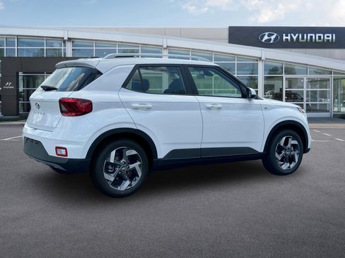 New 2025 Hyundai Venue SEL image 8