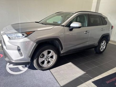 Used 2019 Toyota RAV4 XLE AWD/4WD image 1