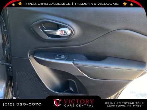 Used 2019 Jeep Cherokee Limited w/ Luxury Group image 18