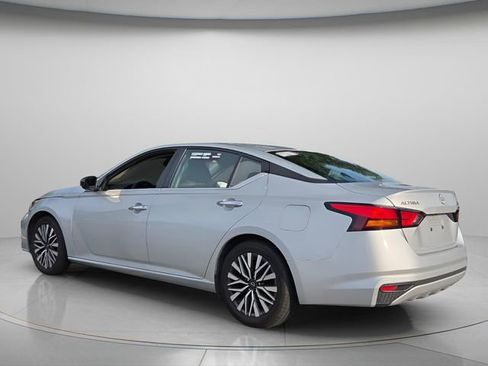 Used 2024 Nissan Altima 2.5 SV FWD image 4