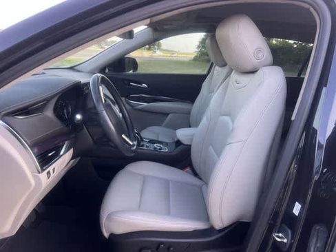 Used 2023 Cadillac XT4 Luxury w/ Cold Weather Package image 11