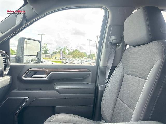 Used 2025 Chevrolet Silverado 2500 LT w/ Convenience Package AWD/4WD image 14