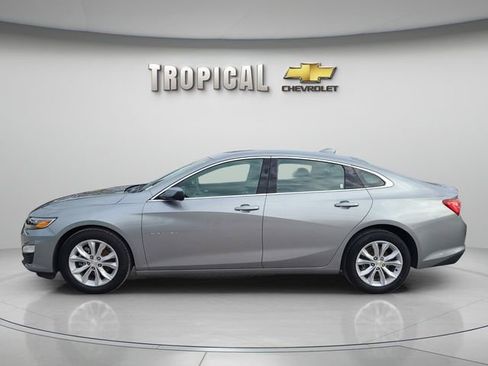 Used 2025 Chevrolet Malibu LT image 2