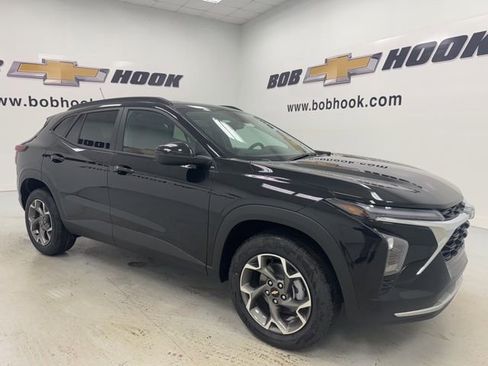 New 2026 Chevrolet Trax LT w/ Driver Confidence Package FWD image 3