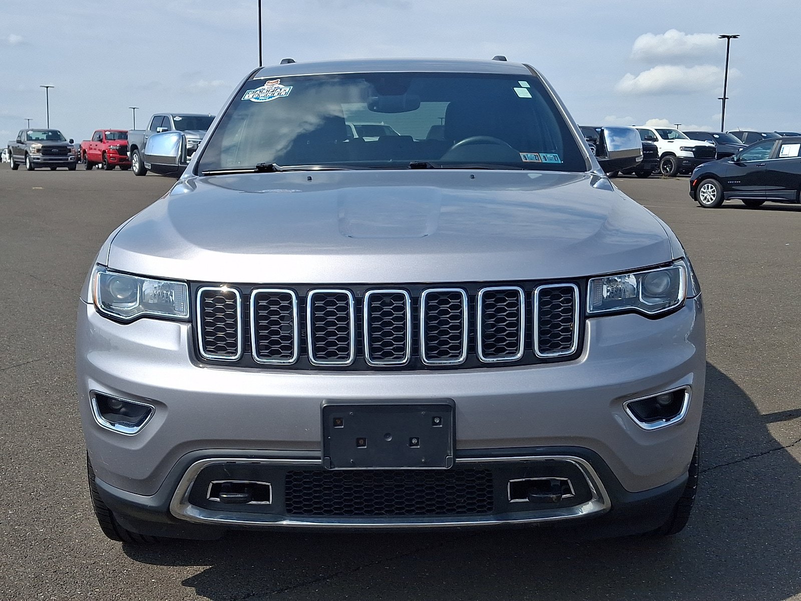 Used 2017 Jeep Grand Cherokee Limited AWD/4WD image 2