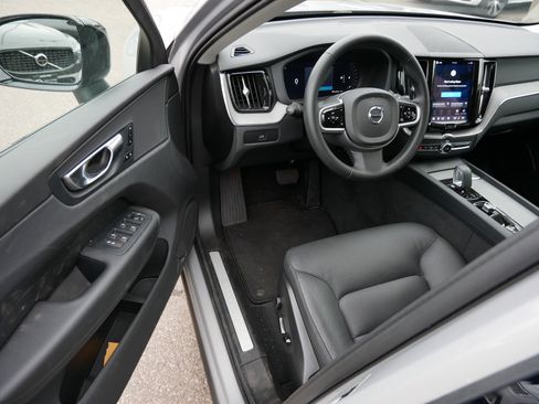 Certified 2025 Volvo XC60 B5 Plus w/ Climate Package AWD/4WD image 9