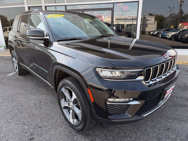 Used 2023 Jeep Grand Cherokee 4WD 4xe image 3