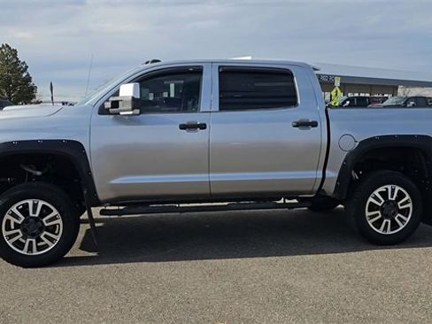 Used 2017 Toyota Tundra SR5 w/ SR5 Upgrade Package image 5