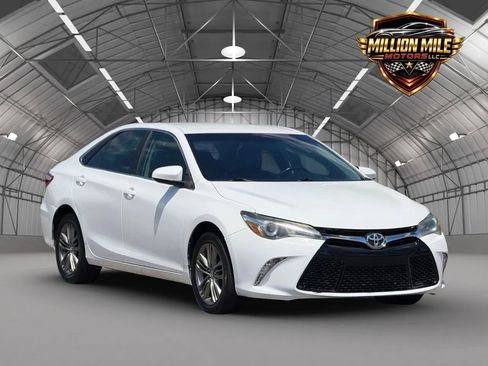 Used 2015 Toyota Camry SE FWD image 1