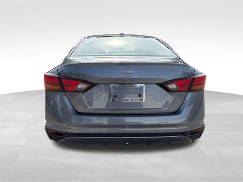 Used 2024 Nissan Altima 2.5 SV FWD image 6