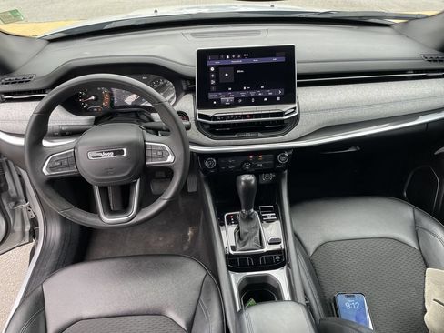 Used 2024 Jeep Compass Latitude AWD/4WD image 15