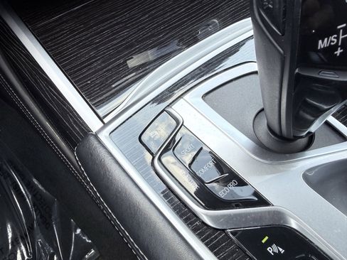 Used 2019 BMW 750i 750i w/ M Sport Package image 41