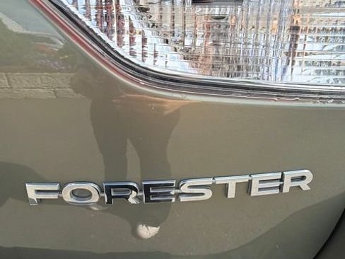 Used 2021 Subaru Forester Premium AWD/4WD image 9