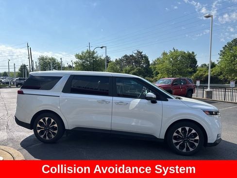 Used 2024 Kia Carnival EX FWD image 8