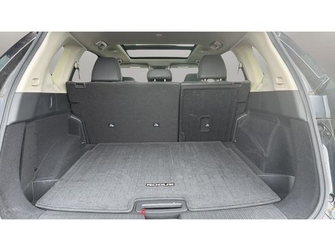 Used 2023 Nissan Rogue SV image 12