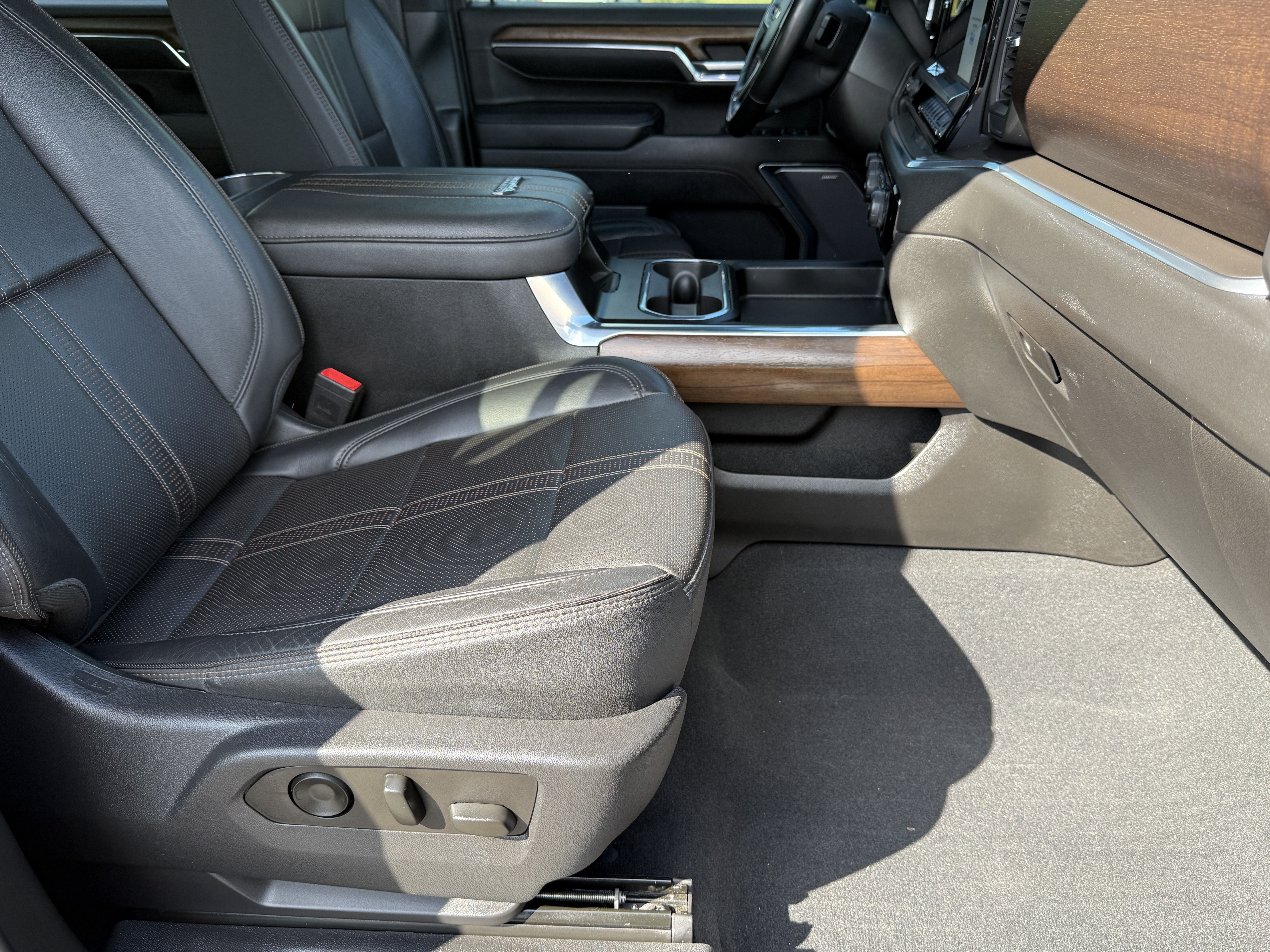 Used 2024 Chevrolet Silverado 3500 High Country w/ Technology Package AWD/4WD image 14