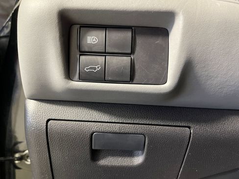 Used 2022 Toyota Highlander XLE AWD/4WD image 29
