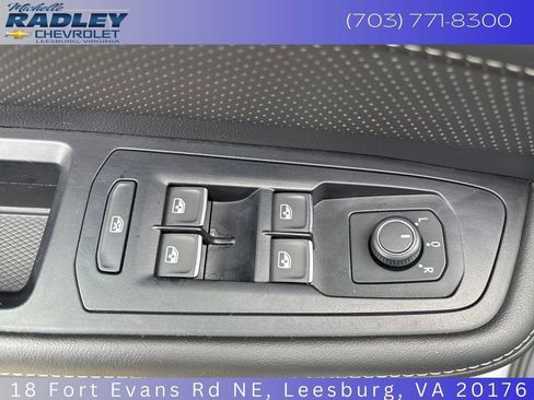 Used 2025 Volkswagen Atlas SE AWD/4WD image 13