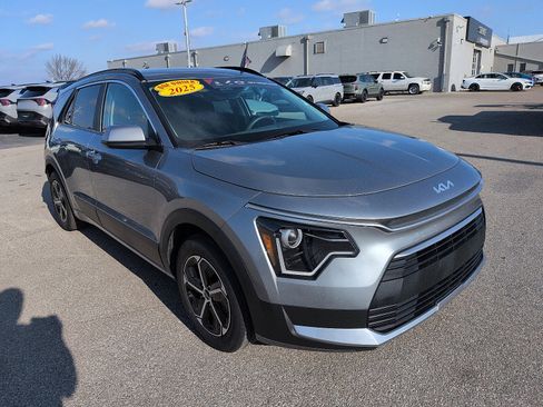 Certified 2025 Kia Niro LX image 1