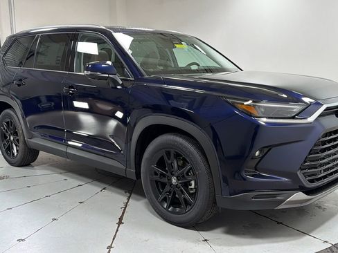 New 2026 Toyota Grand Highlander Platinum image 3