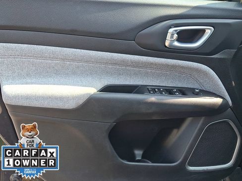 Used 2023 Jeep Compass Latitude AWD/4WD image 13