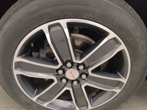 Used 2022 GMC Acadia SLT w/ Technology Package FWD image 31