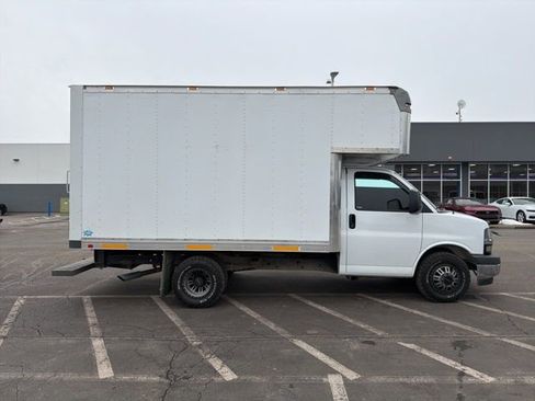 Used 2017 Chevrolet Express 3500 Work Van image 3