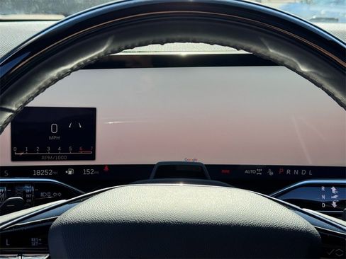 Used 2025 Cadillac Escalade Premium Luxury image 29