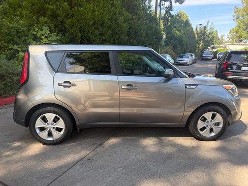 Used 2016 Kia Soul FWD image 2