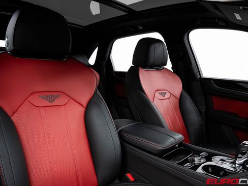 Used 2024 Bentley Bentayga image 34