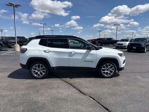 Certified 2025 Jeep Compass Limited AWD/4WD image 4