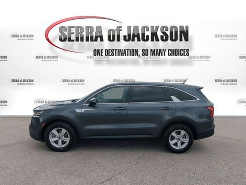 Used 2022 Kia Sorento LX image 5