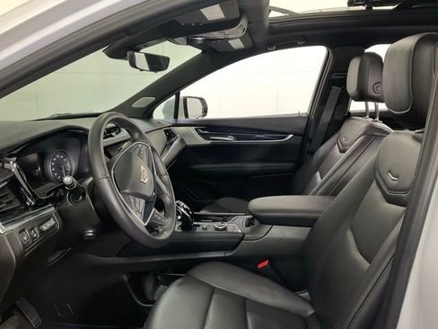 Used 2025 Cadillac XT5 Premium Luxury w/ Technology Package AWD/4WD image 25