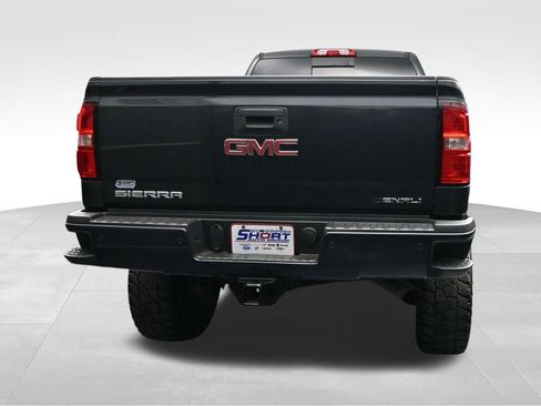 Used 2017 GMC Sierra 2500 Denali w/ Suspension Package, Off-Road AWD/4WD image 4