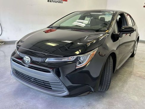Used 2025 Toyota Corolla LE FWD image 7