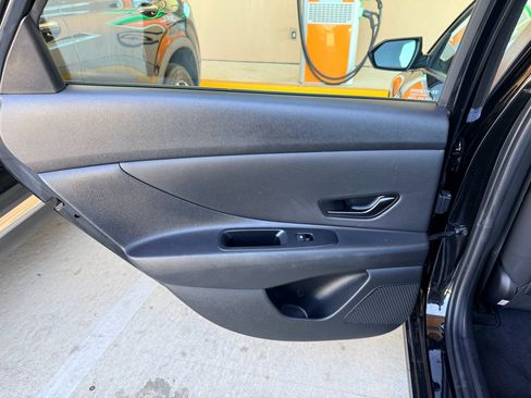 Used 2025 Hyundai Elantra Sport FWD image 20