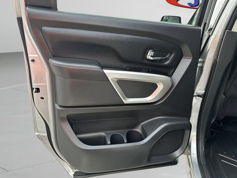 Used 2017 Nissan Titan PRO-4X image 5