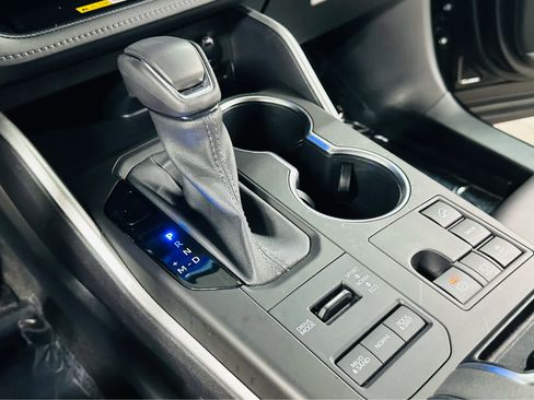 Used 2023 Toyota Highlander XLE image 13