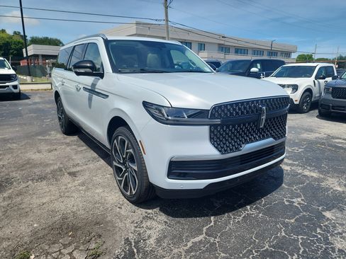 New 2026 Lincoln Navigator L Reserve AWD/4WD image 9