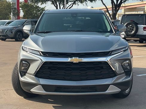 Used 2025 Chevrolet Blazer LT FWD image 2