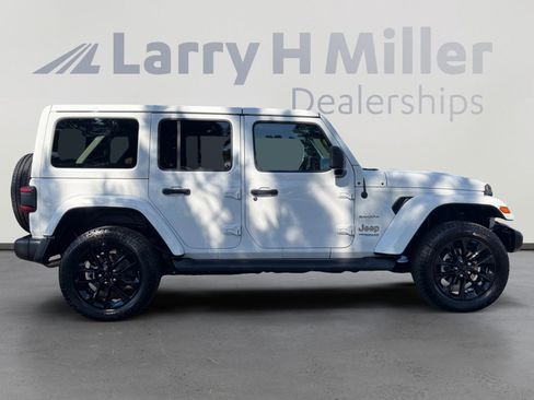 Used 2022 Jeep Wrangler Unlimited Sahara w/ Cold Weather Group AWD/4WD image 6
