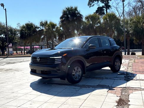 Used 2025 Nissan Kicks S image 3