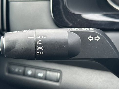 Certified 2025 Nissan Pathfinder SV image 38