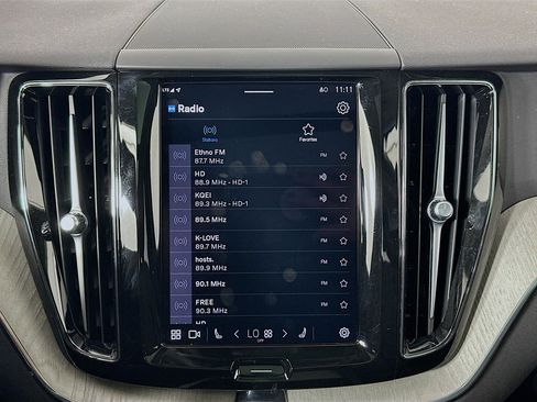 Used 2025 Volvo XC60 B5 Plus image 19