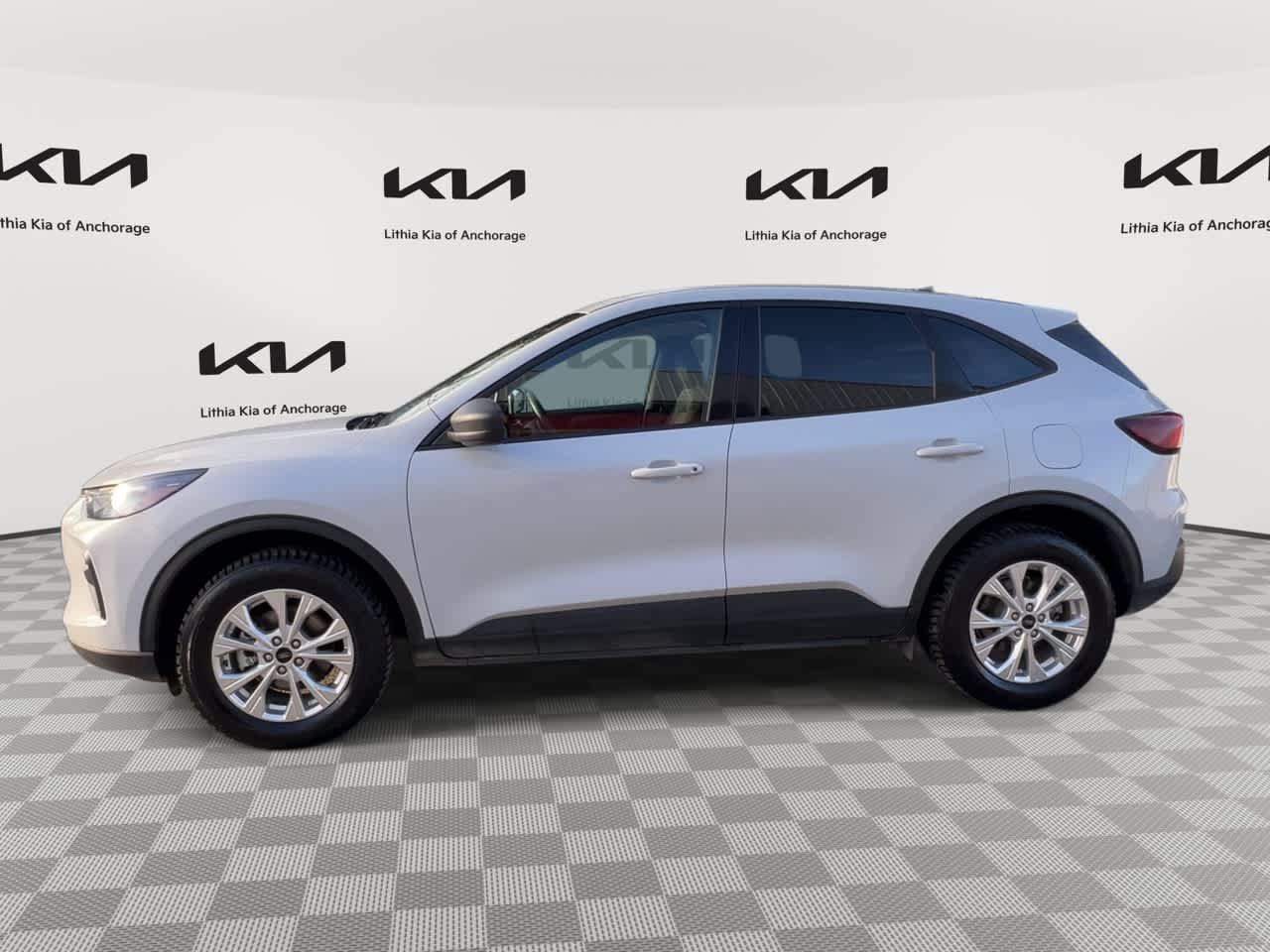 Used 2025 Ford Escape Active AWD/4WD image 5